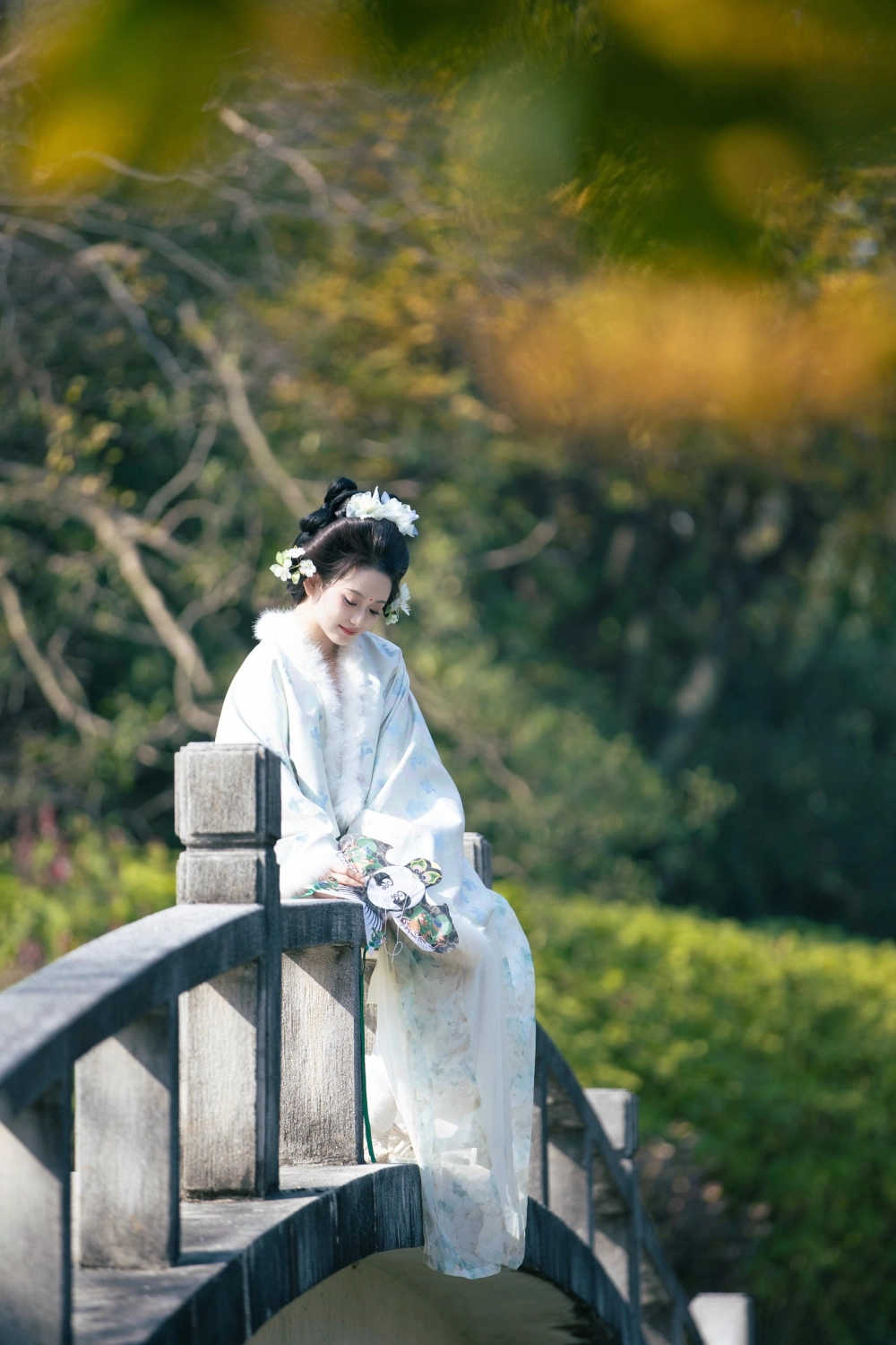 Jiushi Jiao Meinan A framed by nature