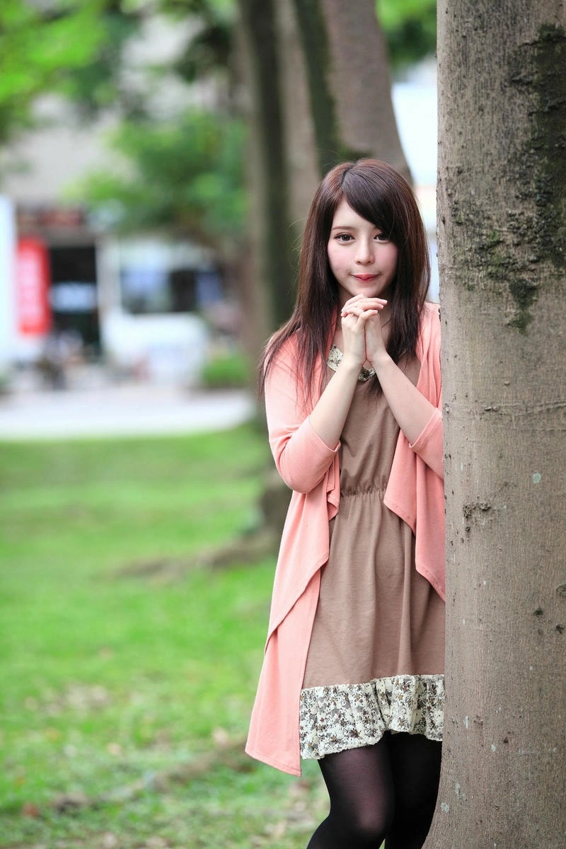 Julie Zhang radiates confidence and allure