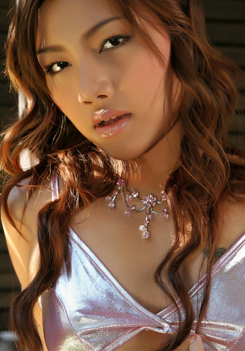 Kathy Ramos reveals her charm in amazing photos