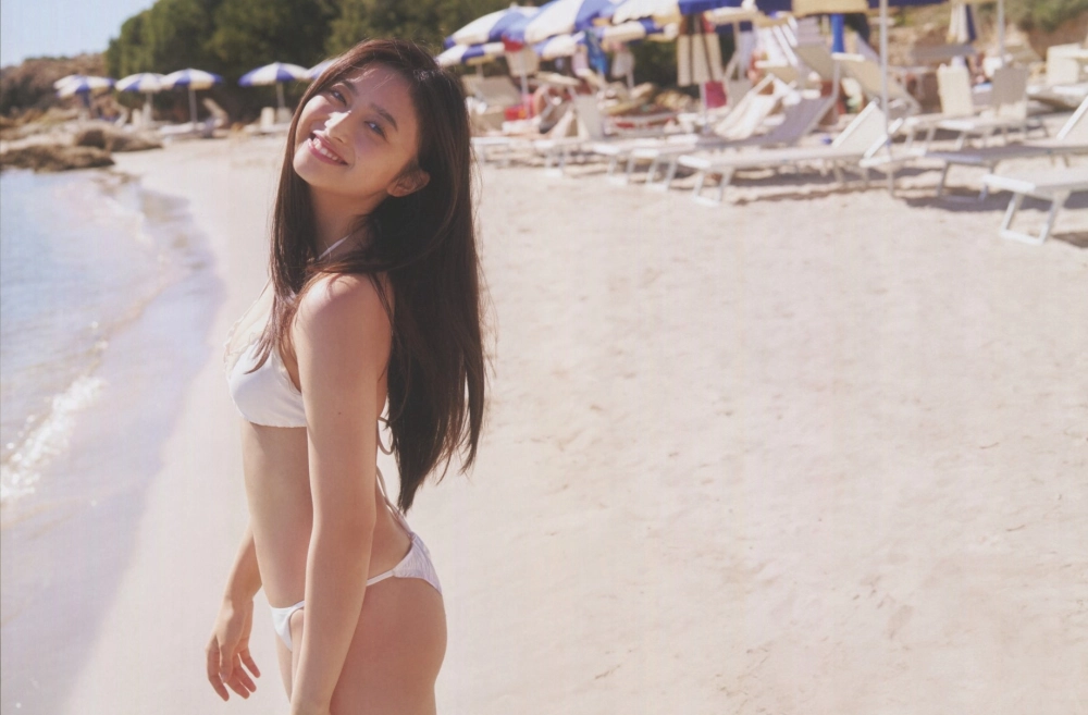 The flawless beauty and striking curves of gorgeous Kazu Inoue