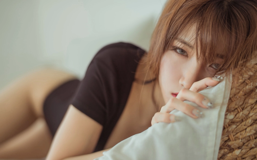 Kbora moment reflects pure grace and soft allure