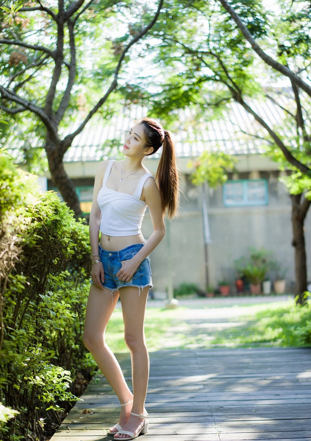 Stunning pose the queen is the fabulous Kim Yun