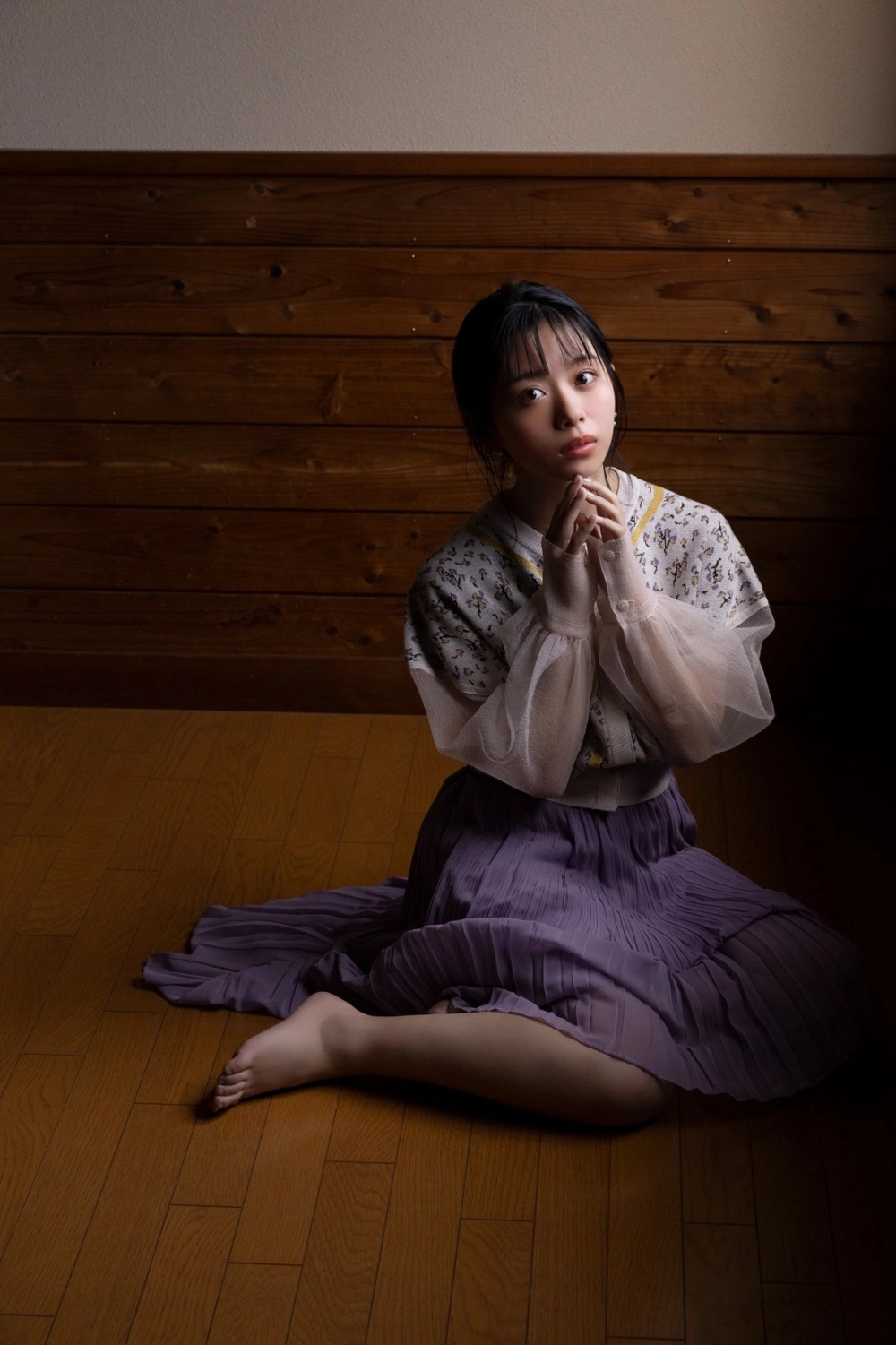 Witness the seductive artistry of model Komaki Mineshima