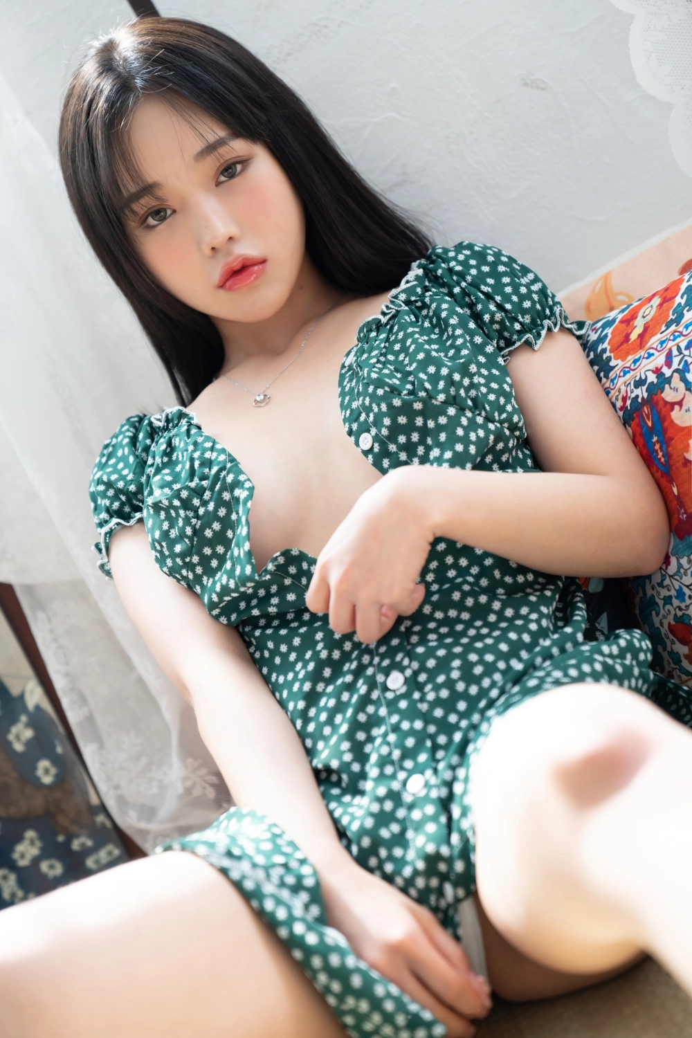 Explore timeless allure with Leeae 이아이 style