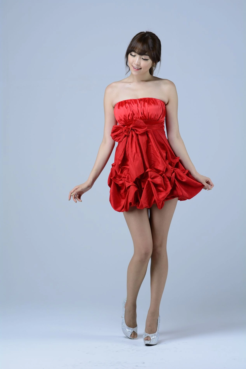 See the glamour of Li Enhui in this collection