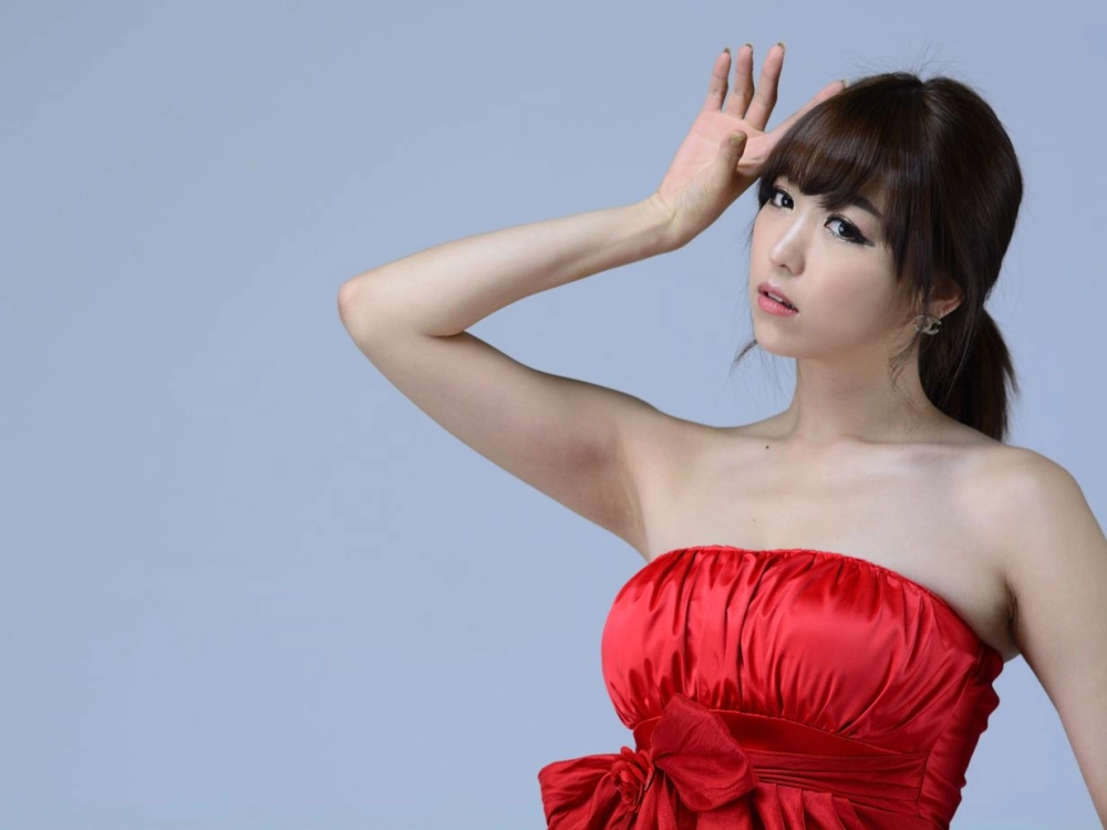 Fresh looks and styles from Li Enhui revealed