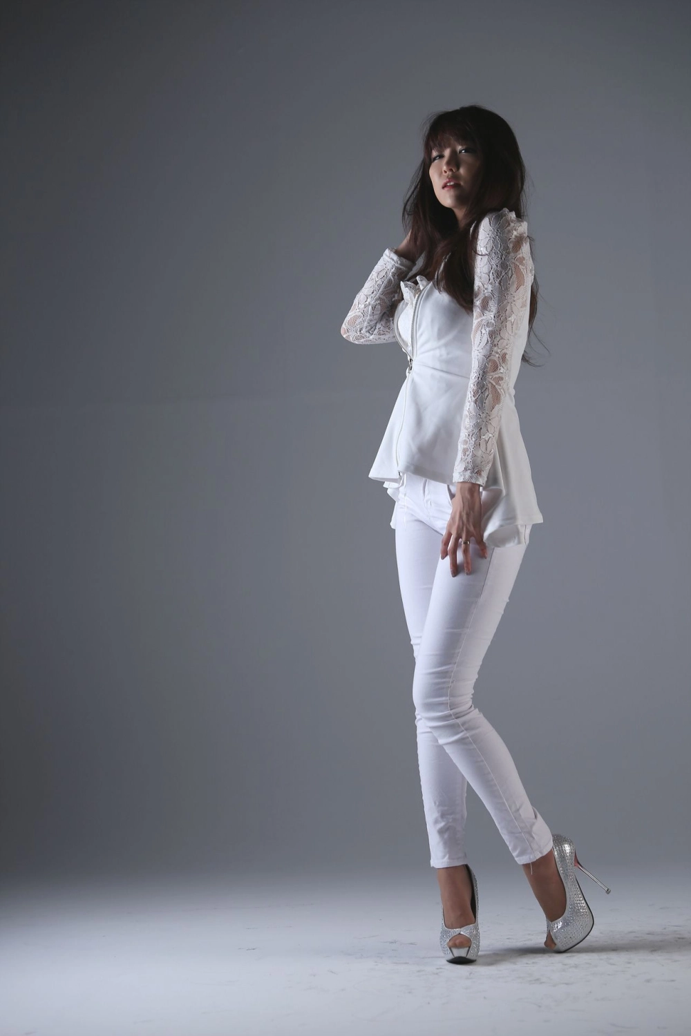 Li Enhui shines bright in every captured moment