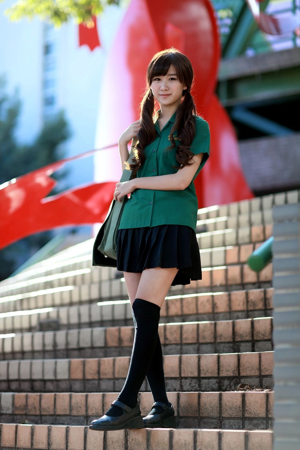 Discover the captivating grace of the stunning Li Sixian