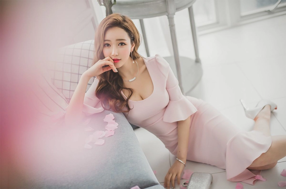 Discover the style of Li Yanjing in this shot