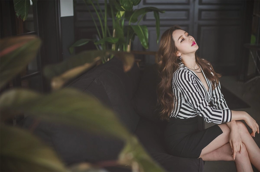 Li Yanjing radiates charm in this image