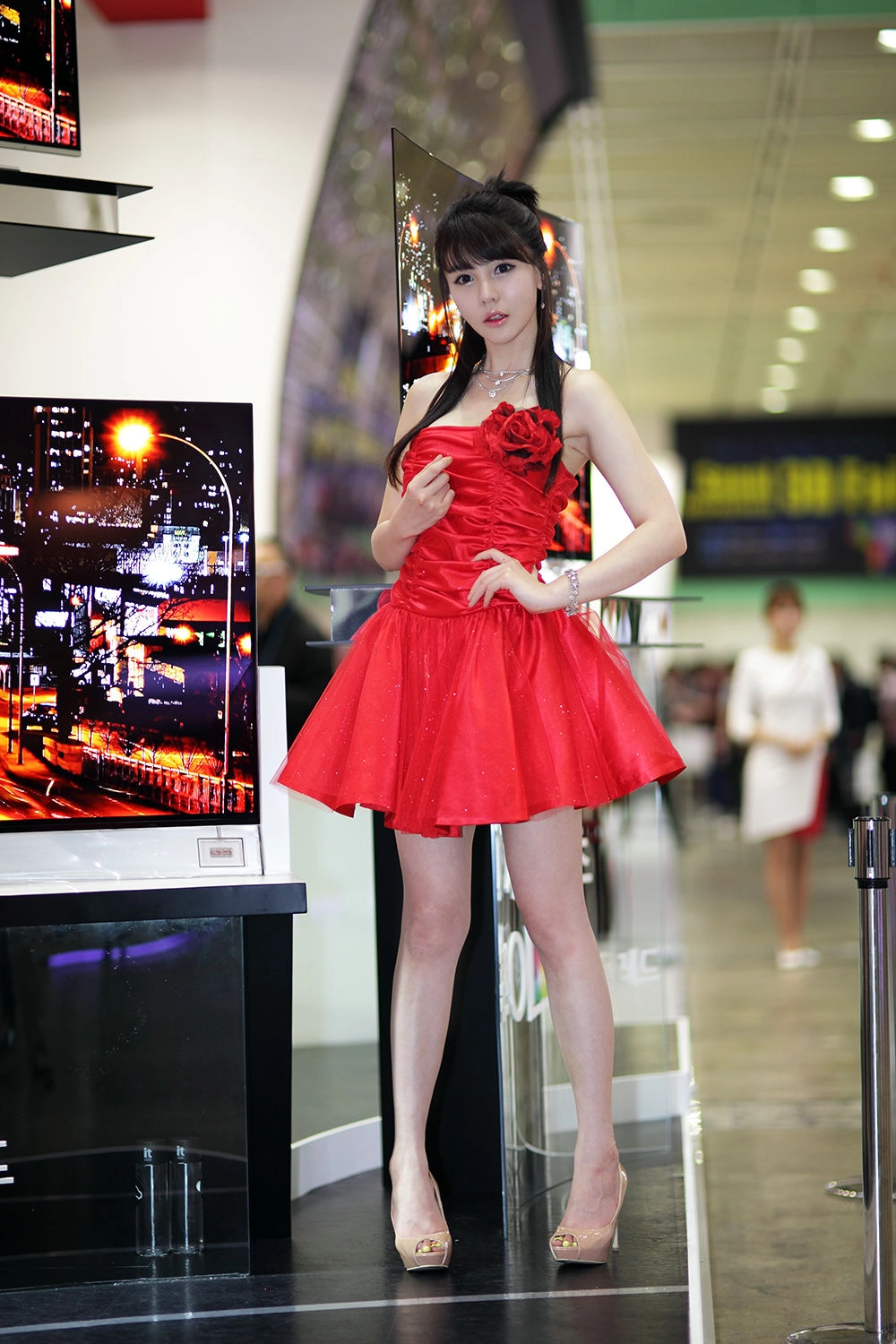 Explore Lin Zhihui charm in this breathtaking shot