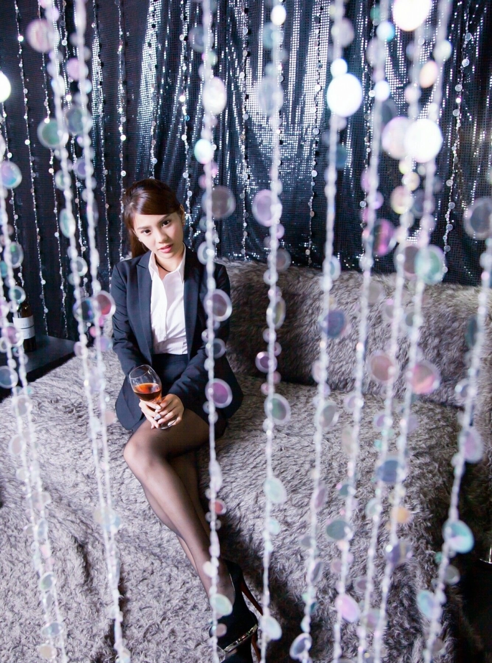 Lin Yizhen is pure temptation in this mesmerizing photo