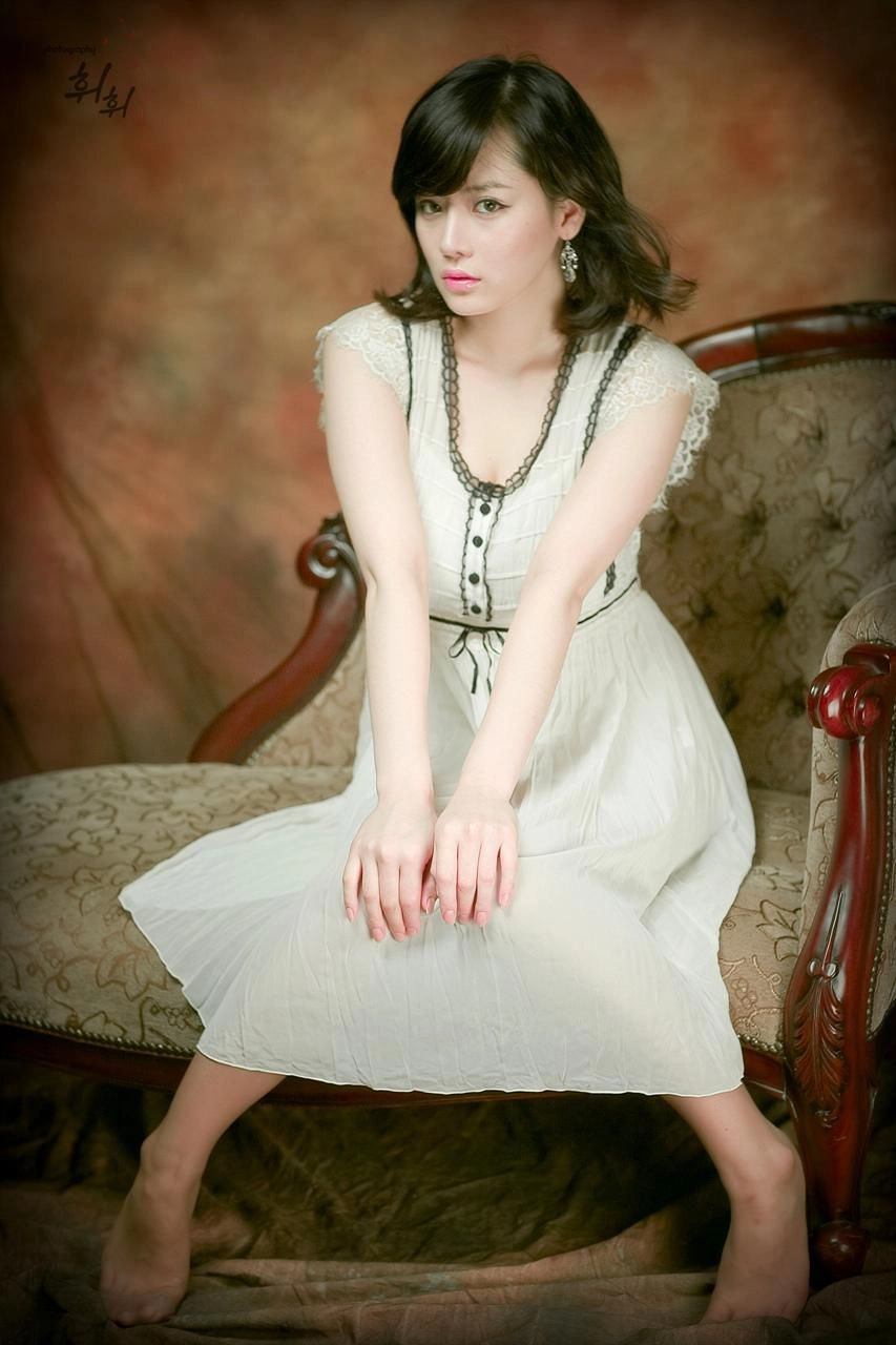 Lin Zhihui blends beauty grace and modern allure