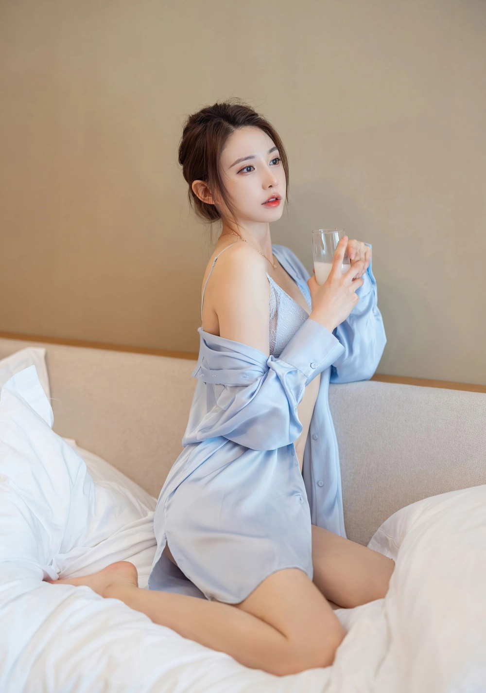 Liu Yining's expressive gaze