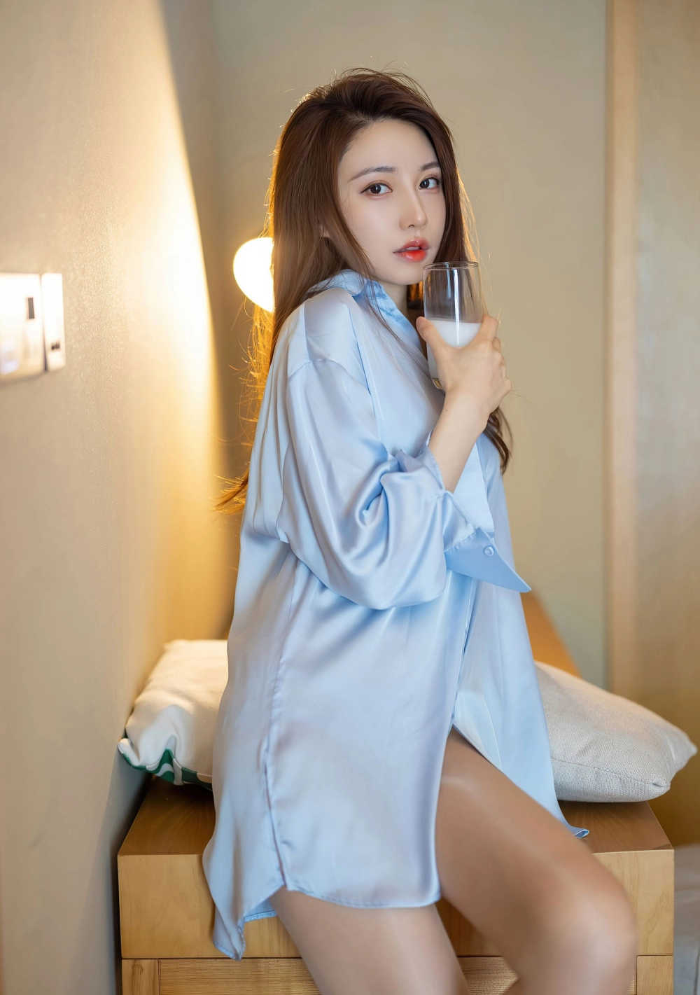 Liu Yining in a classic pose
