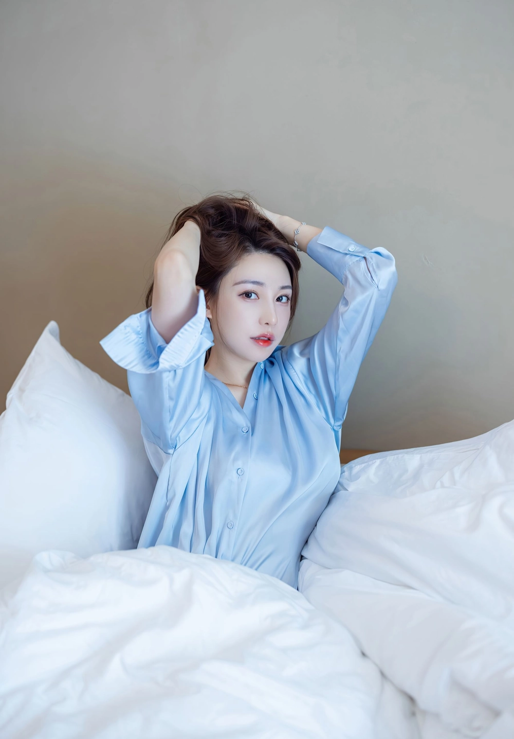 A captivating image of Liu Yining