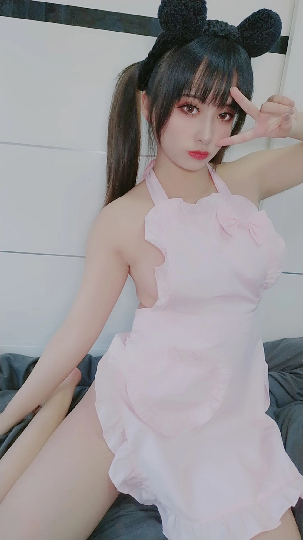 A captivating glance from LoLiSAMA
