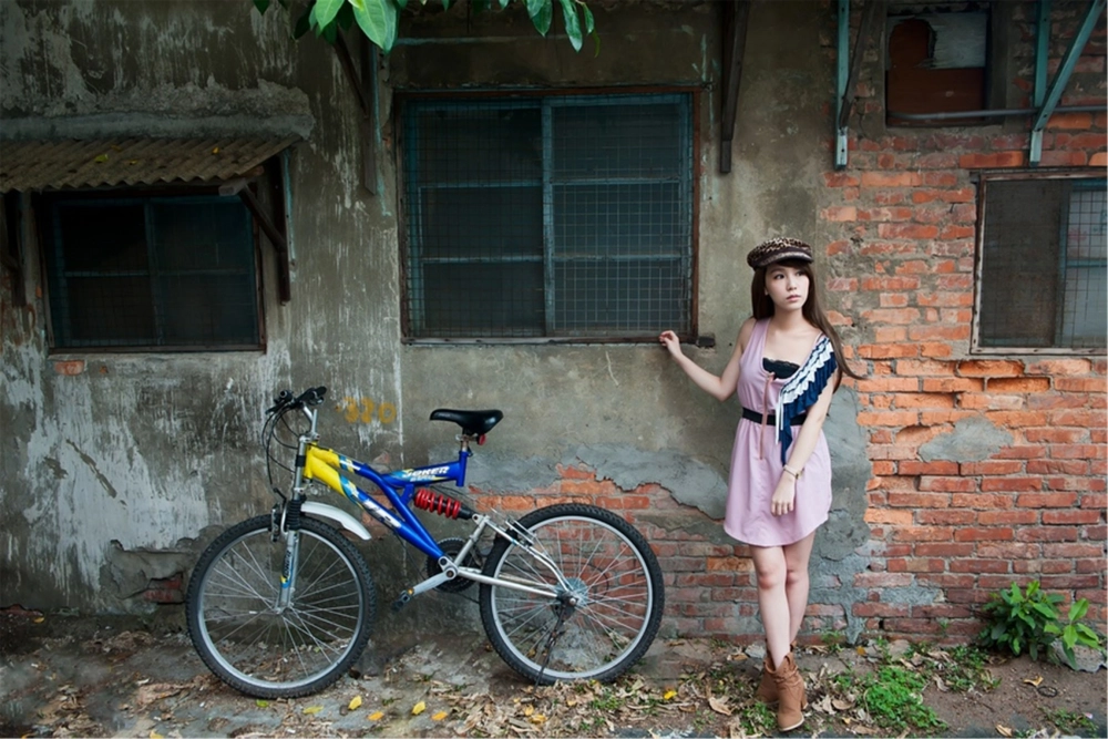 Sweet temptation with the stunning Lu Siying