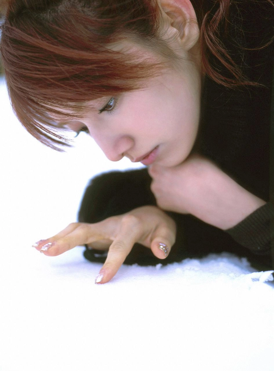 Maki Goto defines classic glamour
