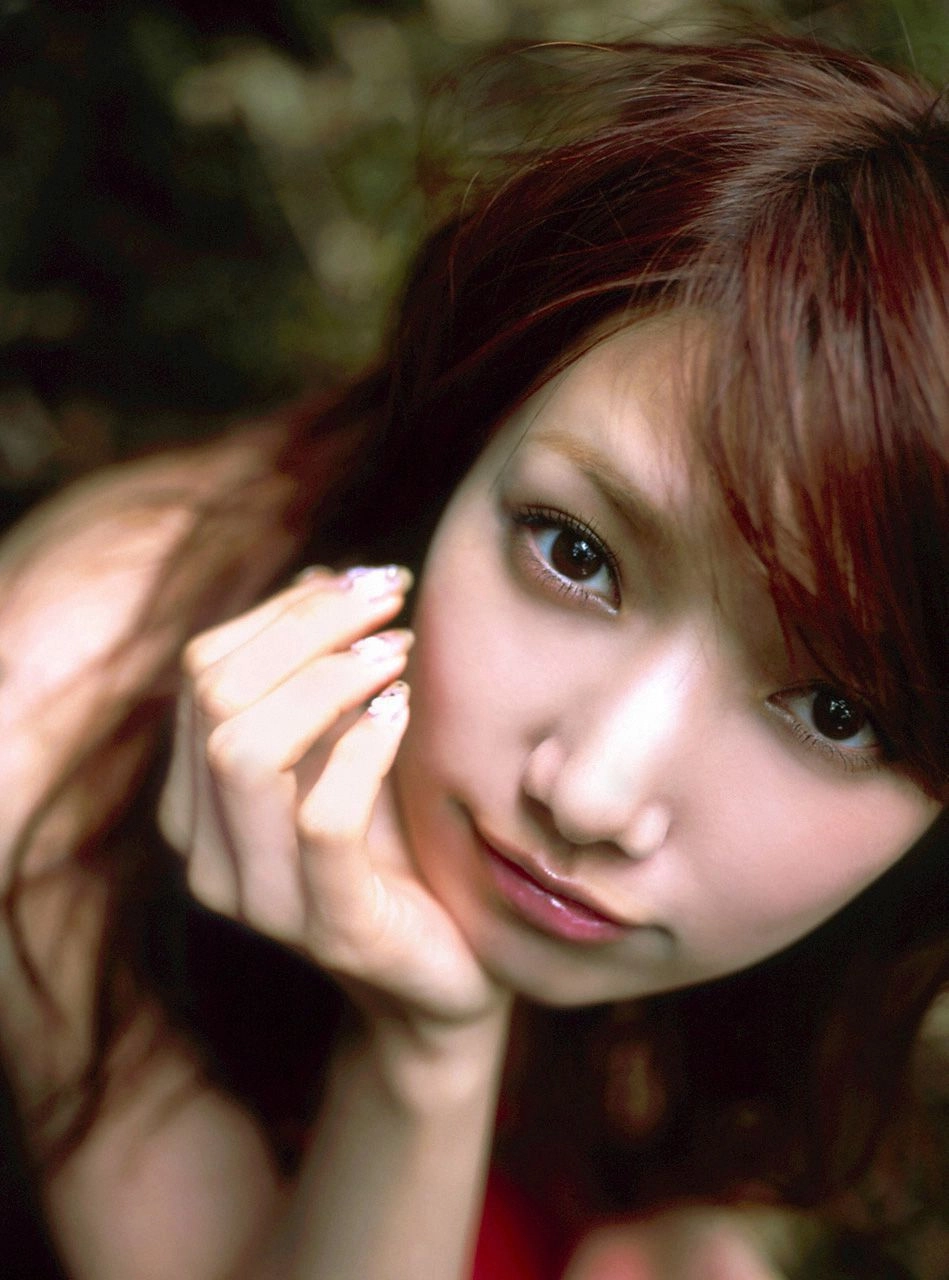 The magnetic gaze of Maki Goto
