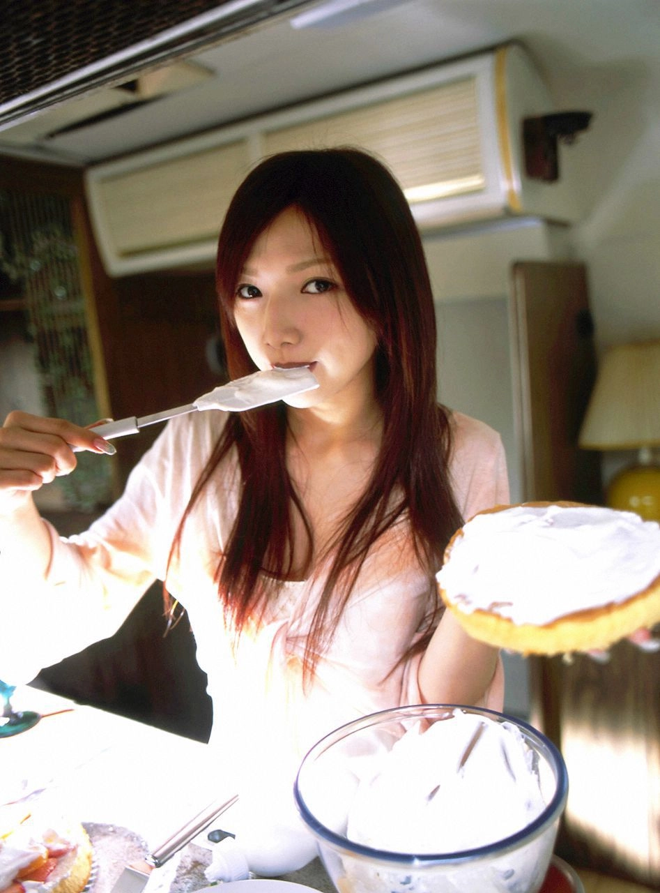 The vibrant essence of Maki Goto
