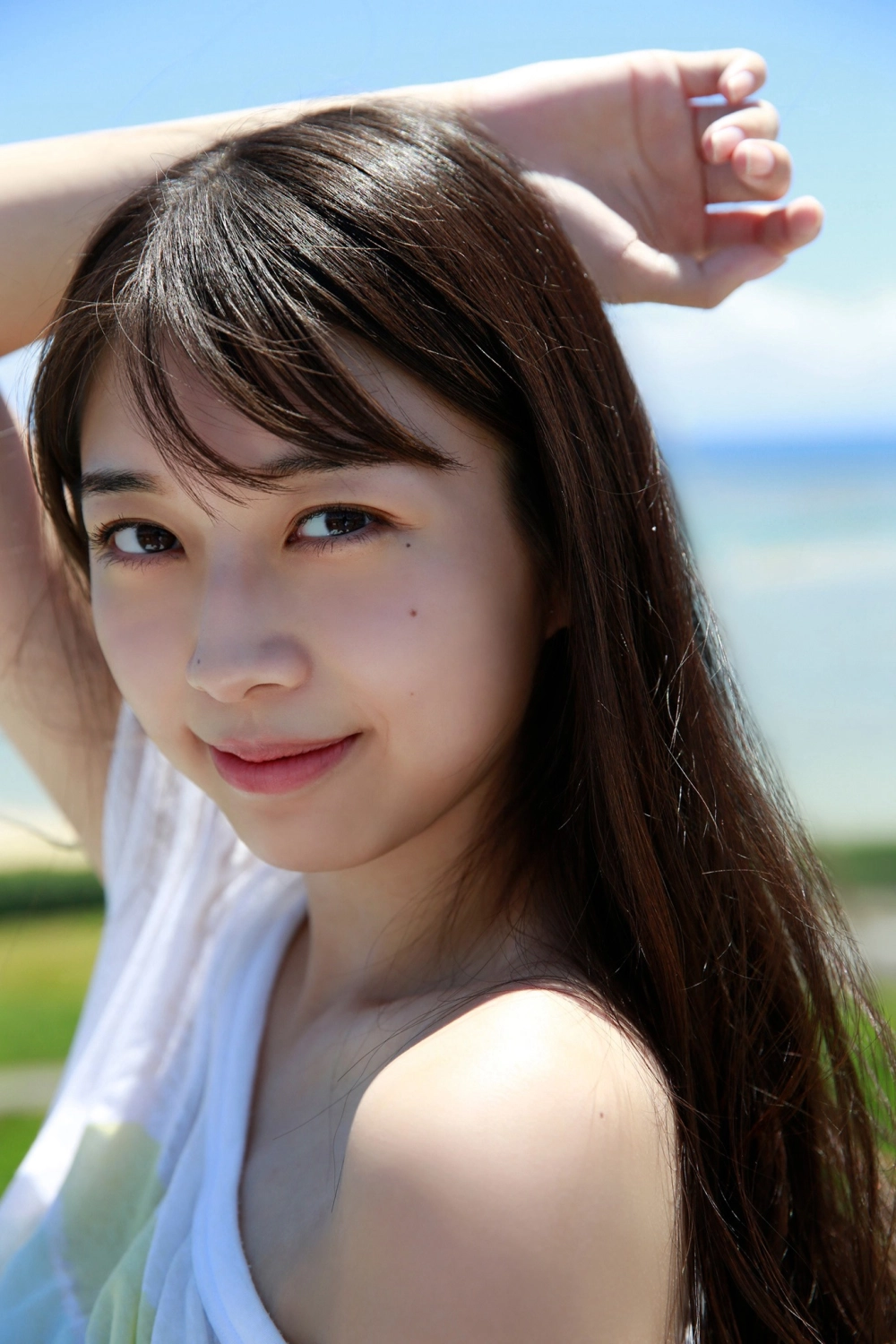 Makino Marie a vision of breathtaking, feminine charm 