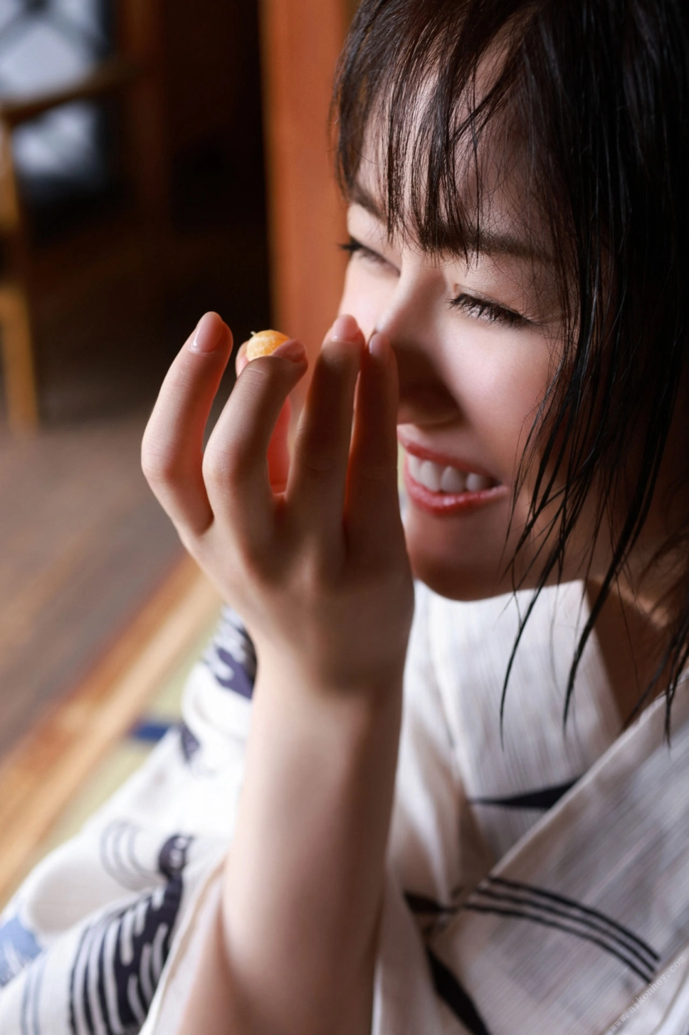 Manami Shindo effortlessly gorgeous and deeply sensual