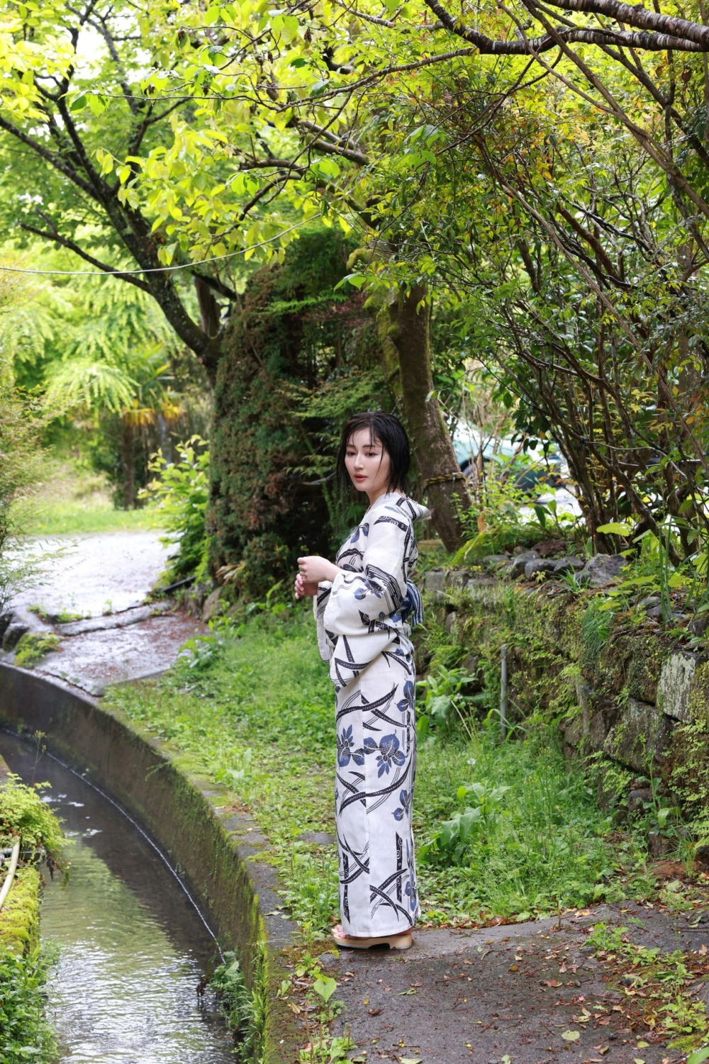 Manami Shindo redefining seductive modeling in Japan
