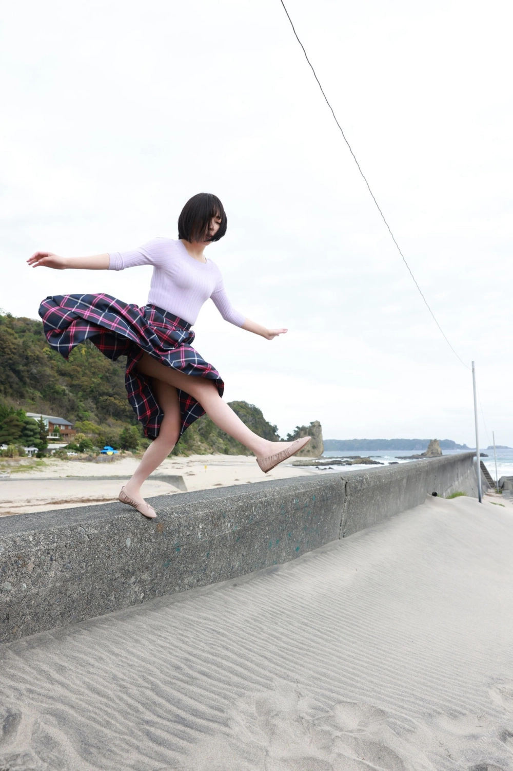 Witness the sheer seductive power of Manami Shindo