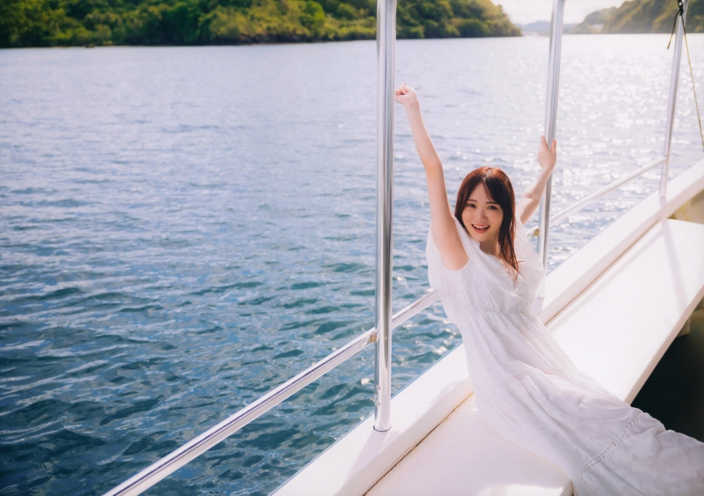 Her seductive gaze reveals the fierce allure of Mayu Tamura 