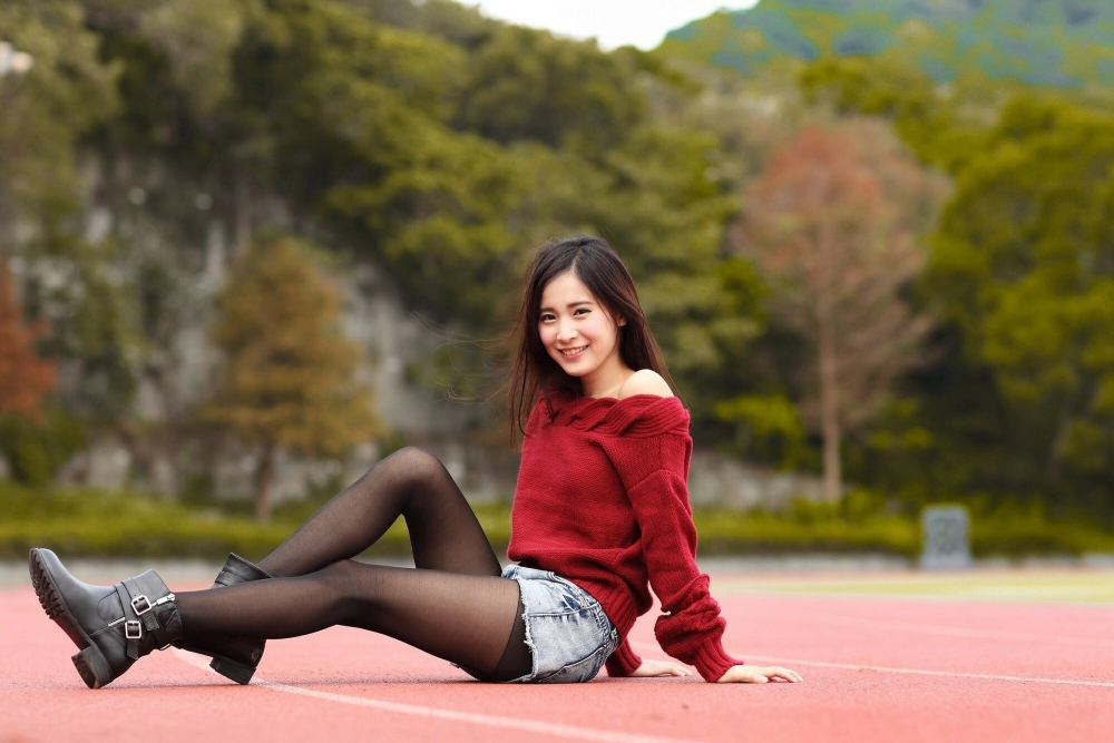 Meng Jie drops new photos that set social media on fire