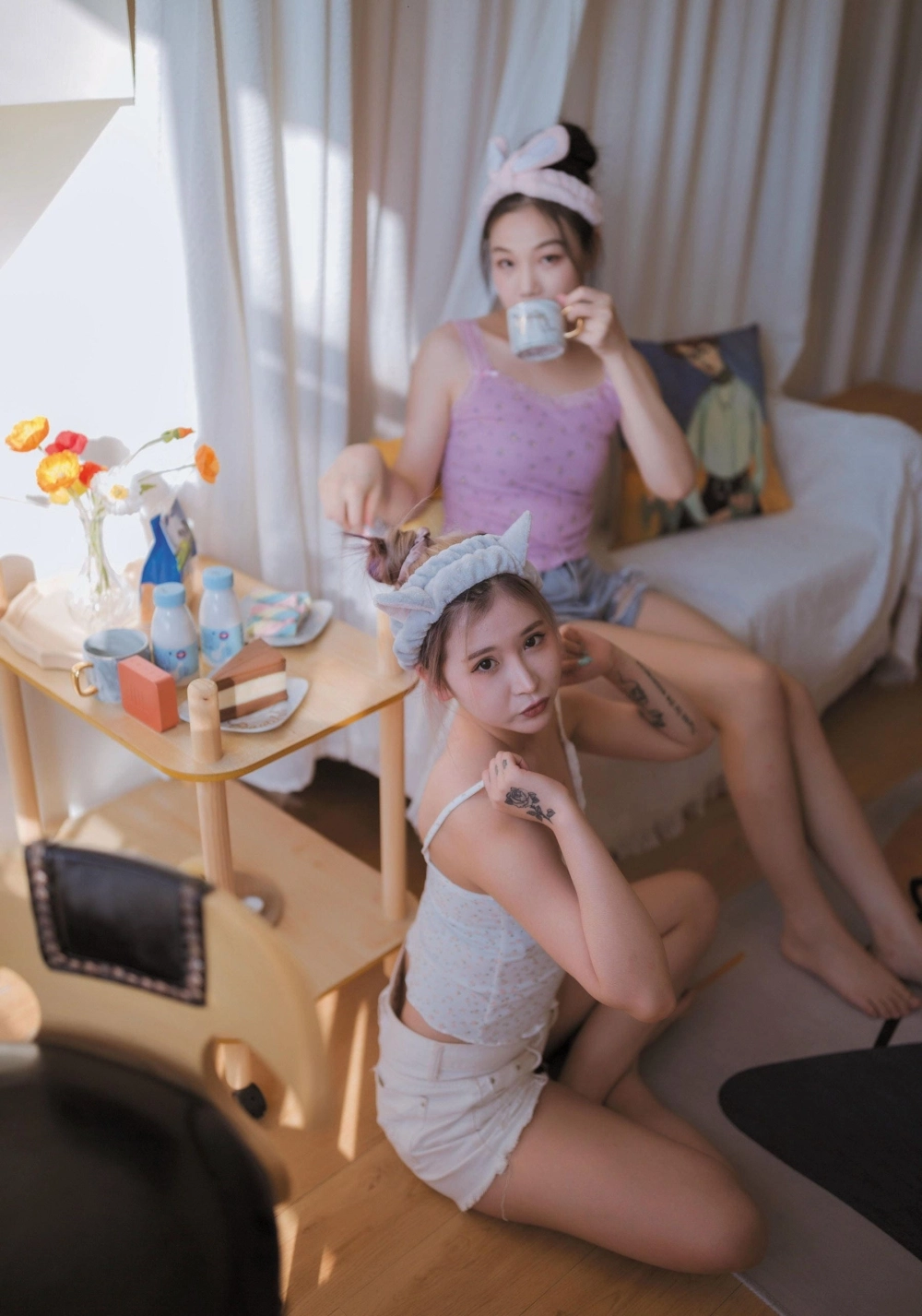 The sisterly bond captured with Menghan