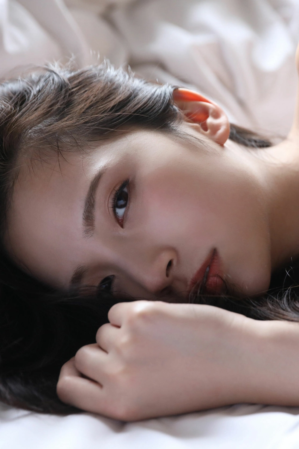 Her captivating gaze holds pure Miho Machiyama magic