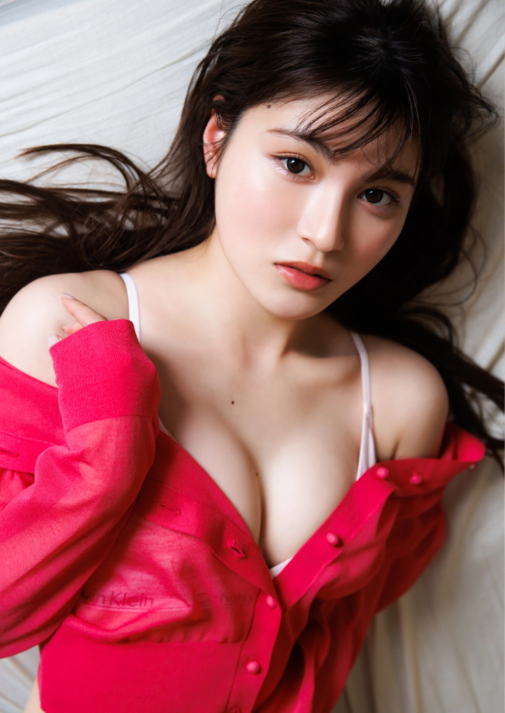 Flawless looks and charming confidence Mina Yui 