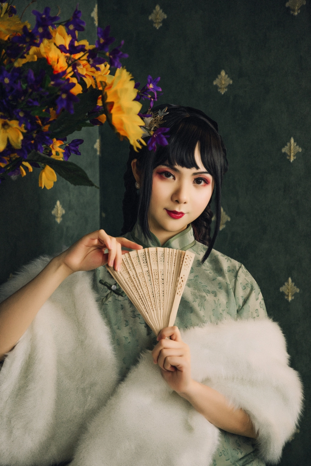 Ming reveals elegance through unique perspectives