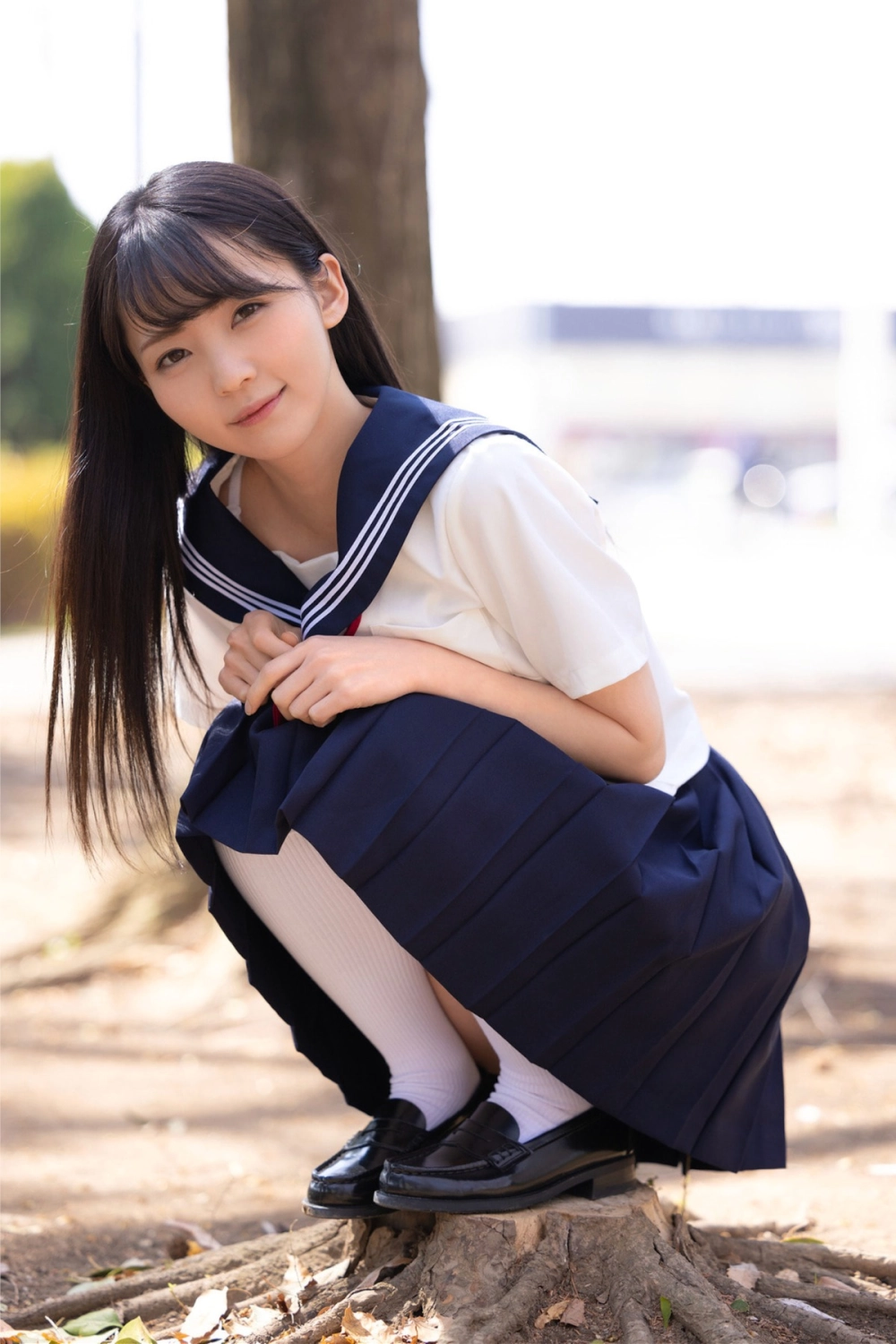 Her magnetic gaze is pure Minoshima Tour