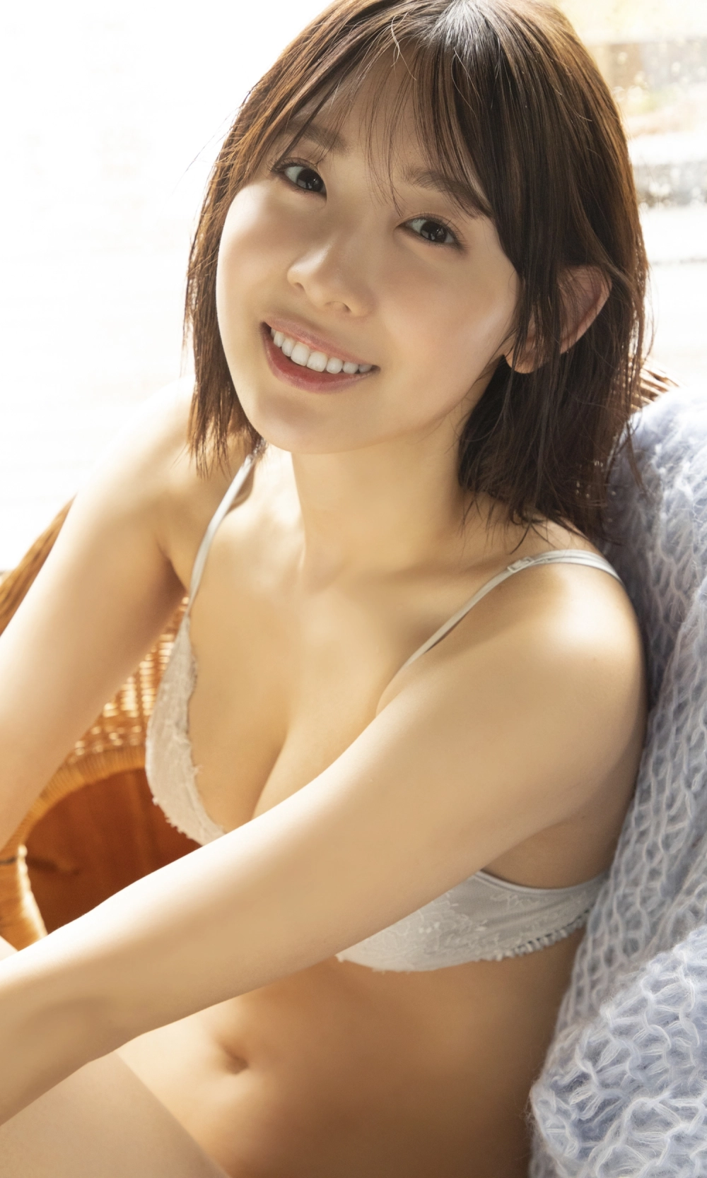 Her enchanting eyes Mio Minato captivate 