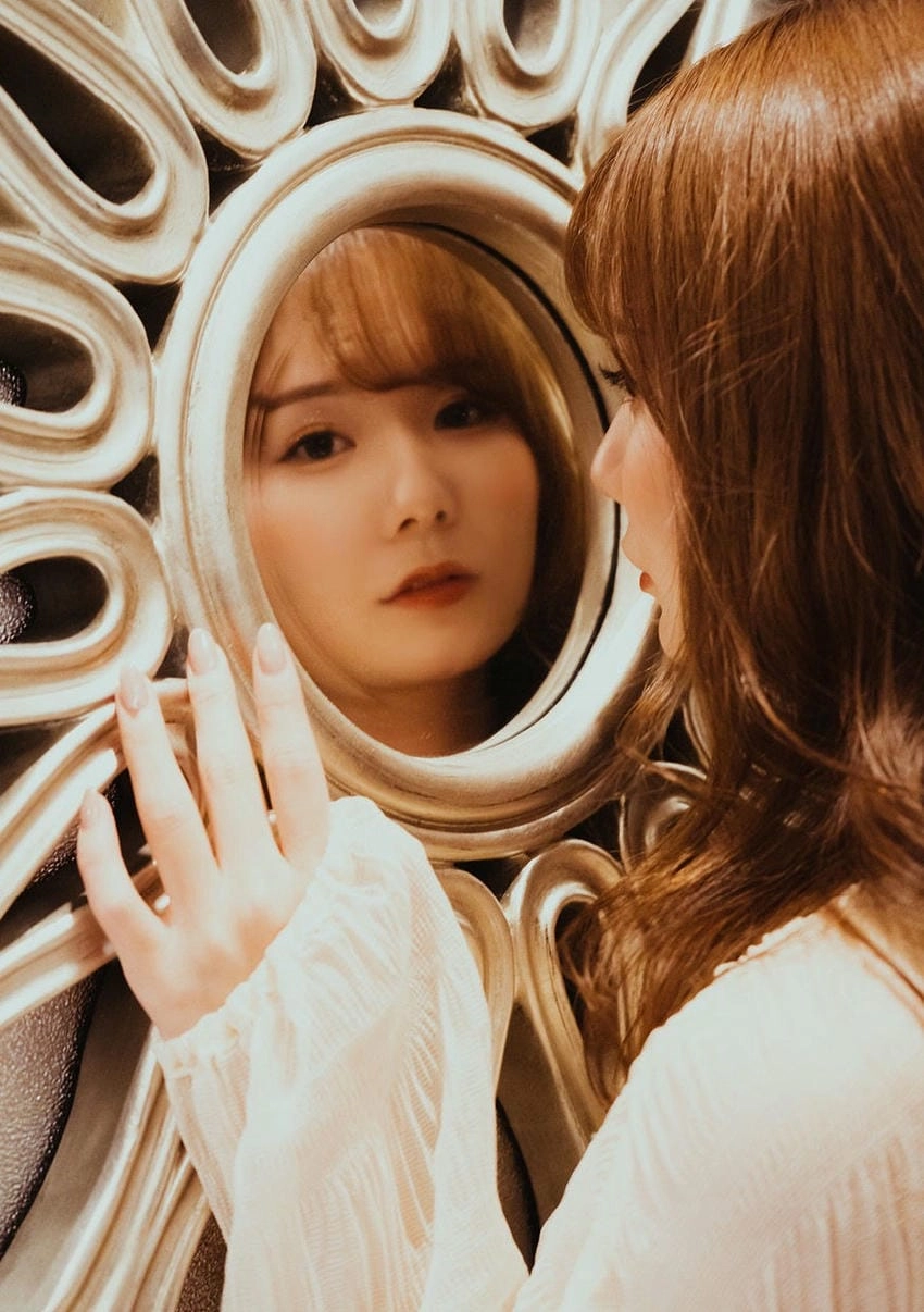 That signature mesmerizing charisma of Miru Sakamichi shines