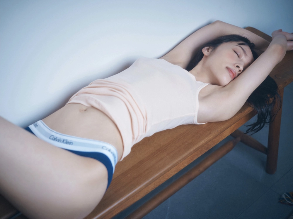 Stunning Misaki Jinbu captivates fans with hot images