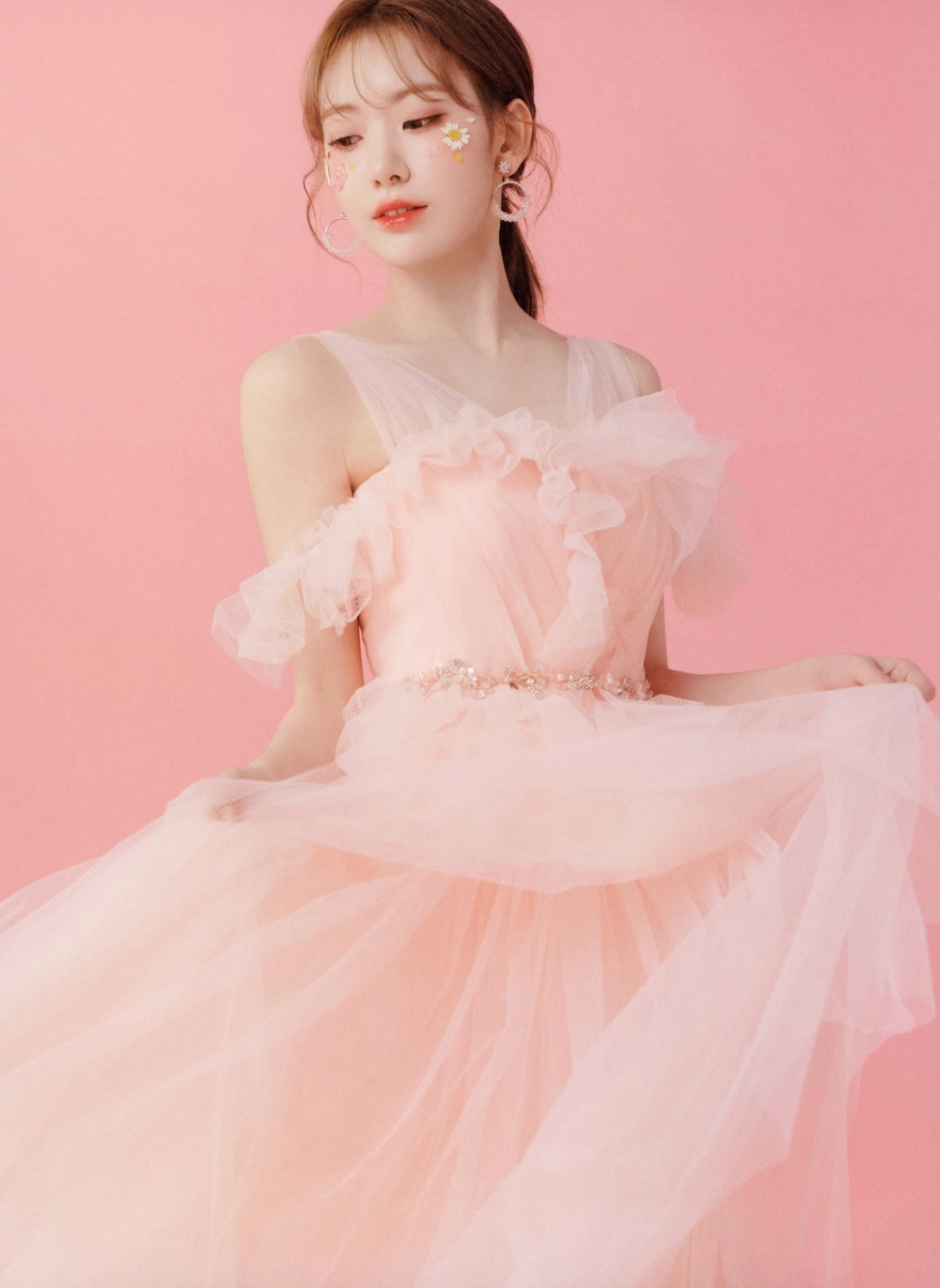 Japanese beauty redefined by the flawless Miyawaki Sakura star 