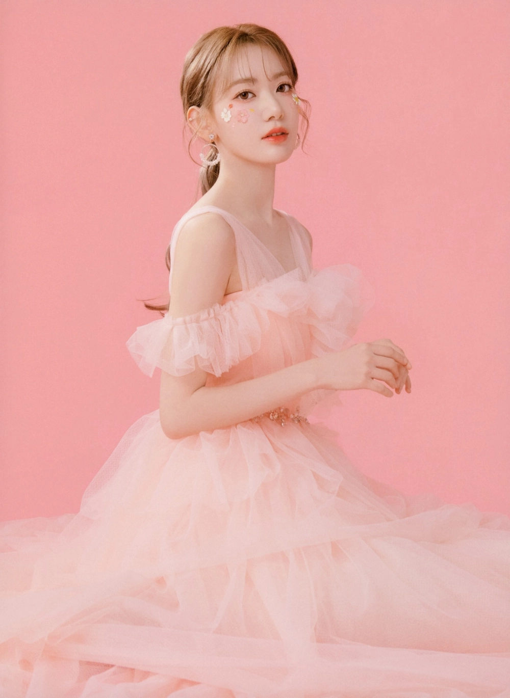 Flawless figure and appeal of mesmerizing Miyawaki Sakura idol 