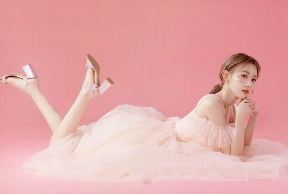 Miyawaki Sakura embodies ultimate Japanese sensual temptation 