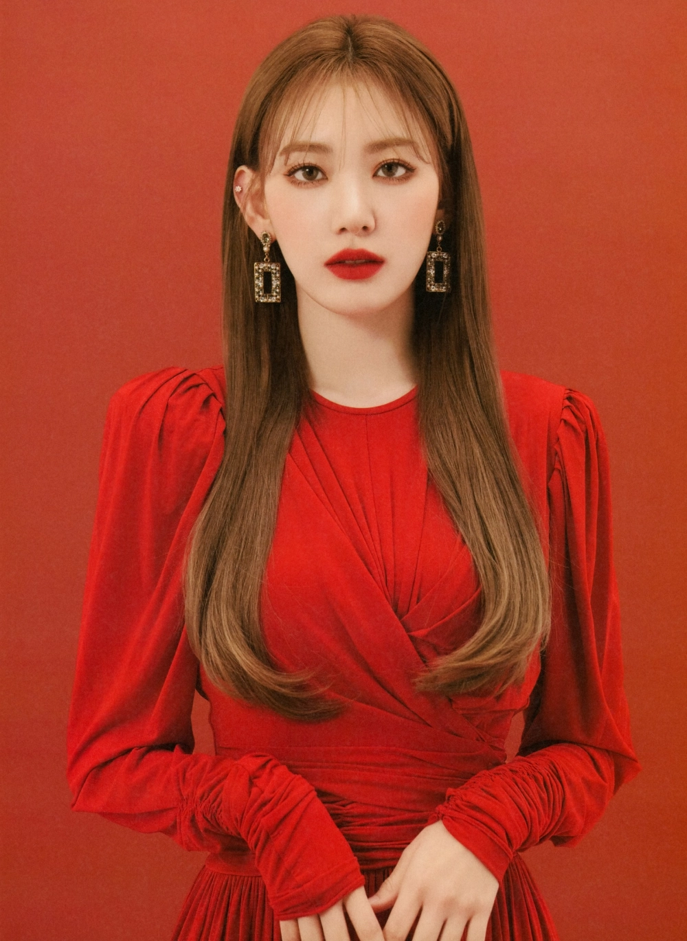 Her innocent smile a trademark of charming Miyawaki Sakura 