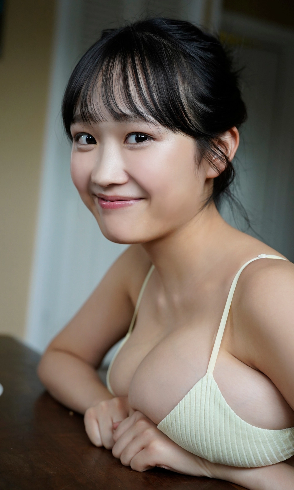 Her seductive gaze reveals the fierce allure of Momoka Onishi