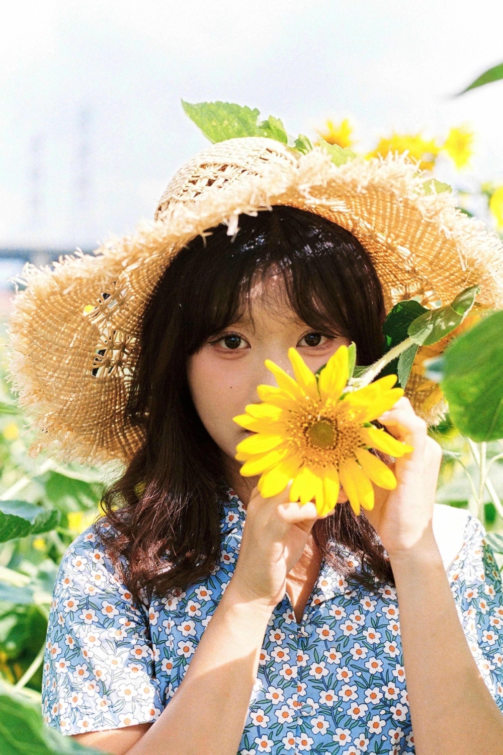 Mumu's flawless style in natural light
