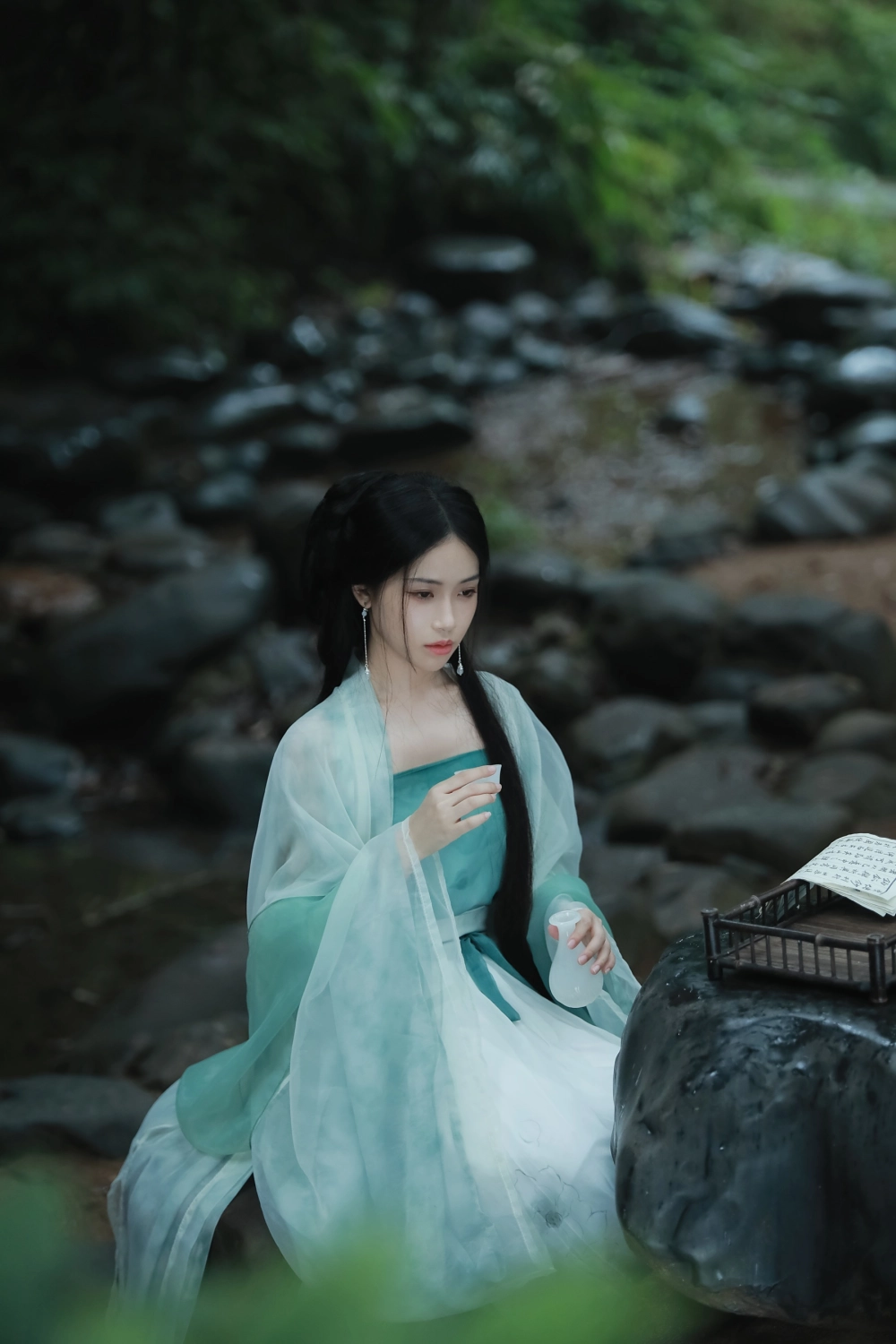 Nana beauty shines with timeless charm