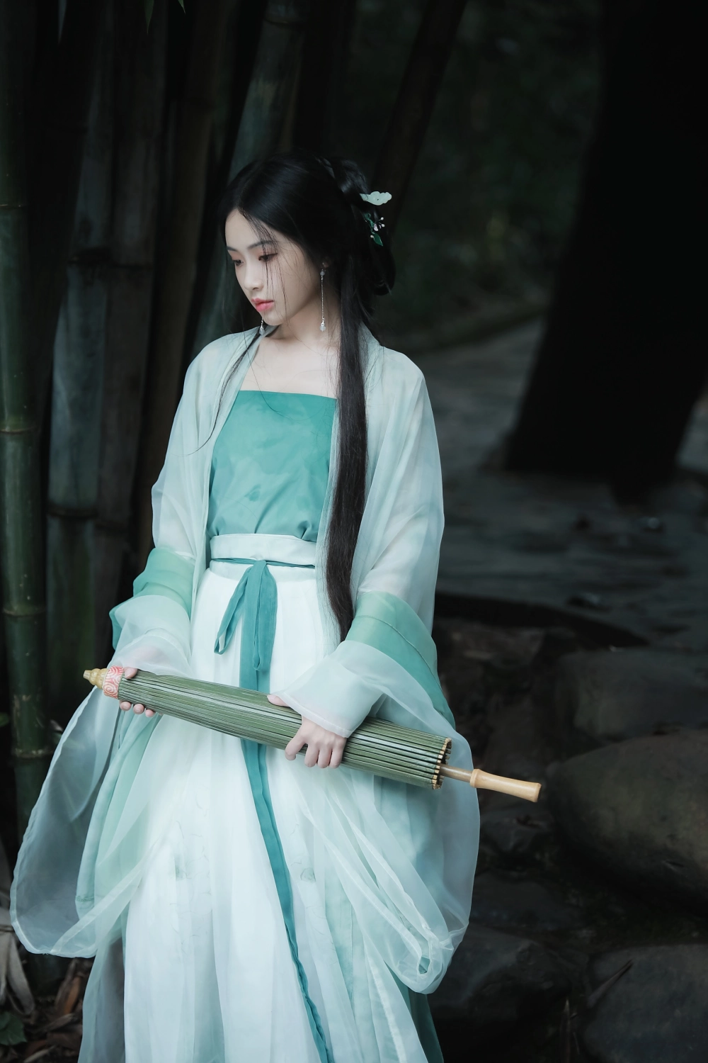 Feel the aura of Nana in every frame