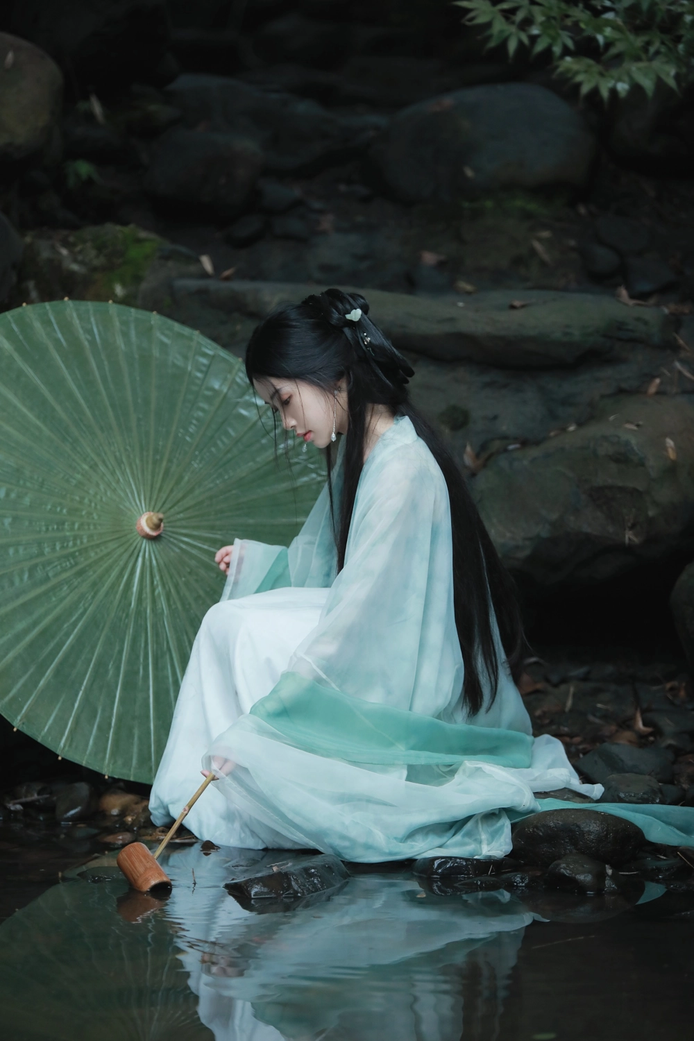 Every glance of Nana tells a story