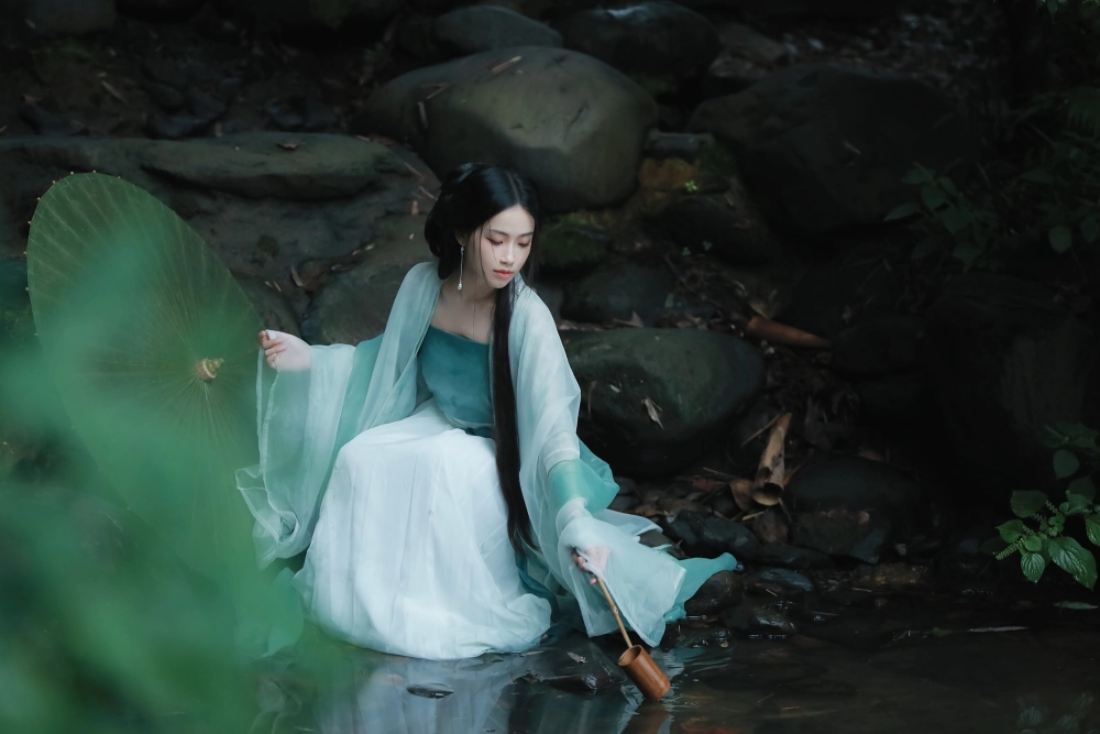 Nana classic elegance meets modern glow