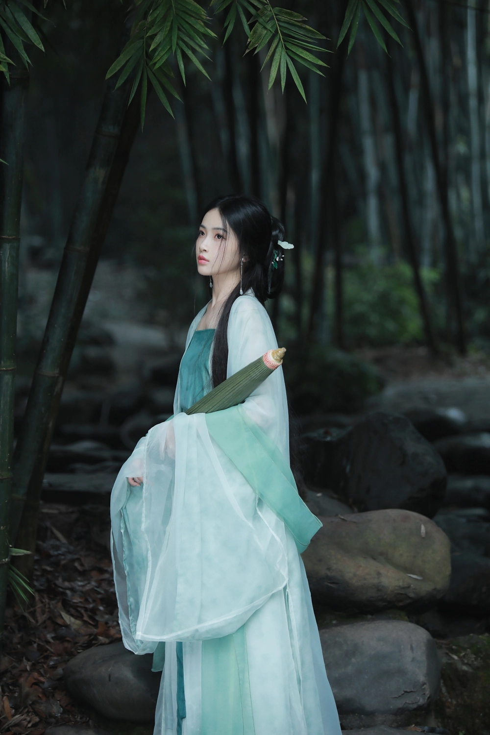 Get lost in Nana mesmerizing beauty